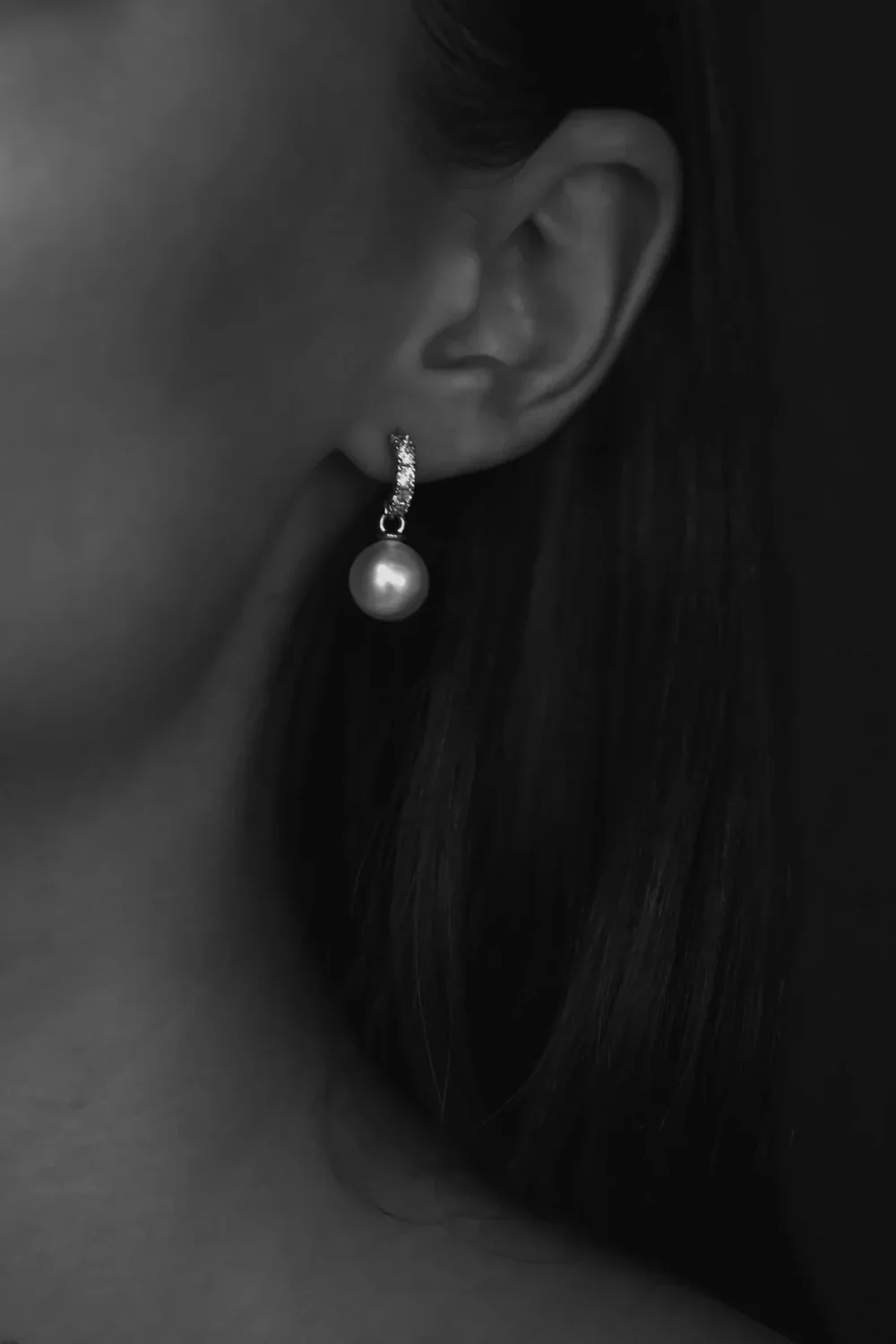 Studio+Bride_Pave+Huggie+Pearl